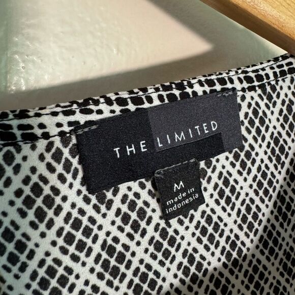 SALE! B/W The Limited Diamond Patterned Blouse Size M EUC - Picture 7 of 7